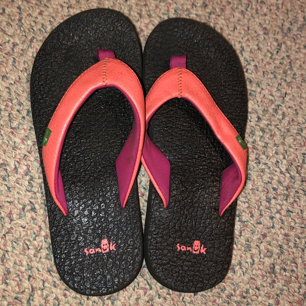 Sanuk flip flops - EUC